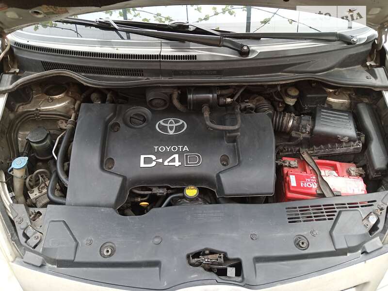Мінівен Toyota Corolla Verso 2004 в Хоролі