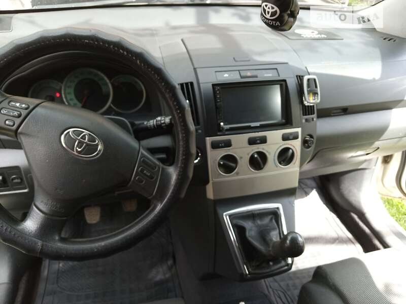 Мінівен Toyota Corolla Verso 2004 в Хоролі