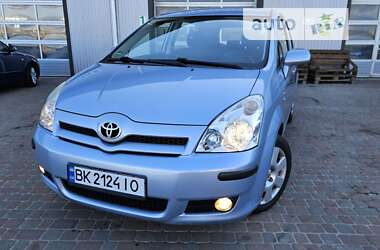 Минивэн Toyota Corolla Verso 2004 в Сарнах