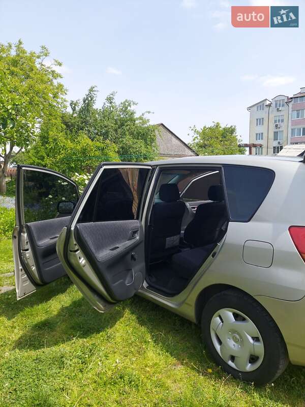 Мінівен Toyota Corolla Verso 2003 в Володимирі