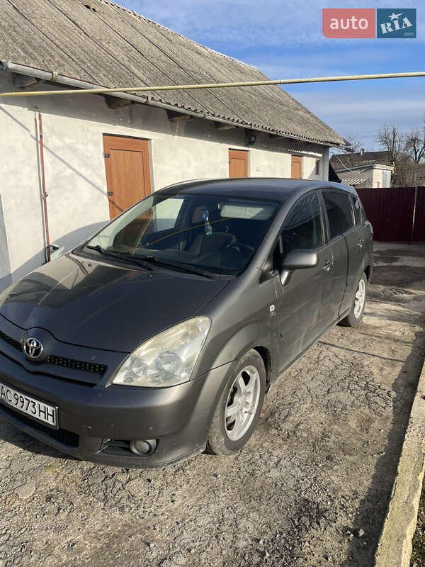 Минивэн Toyota Corolla Verso 2005 в 