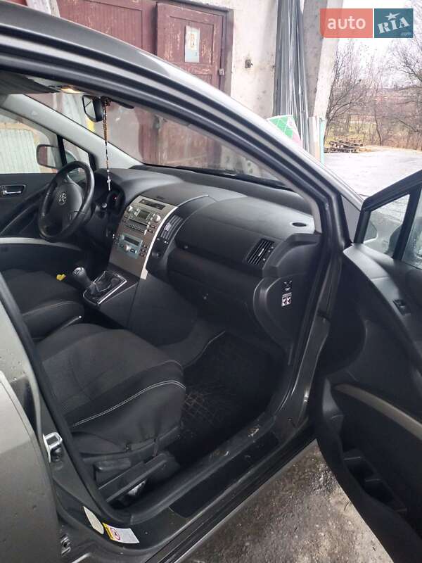 Мінівен Toyota Corolla Verso 2004 в Івано-Франківську