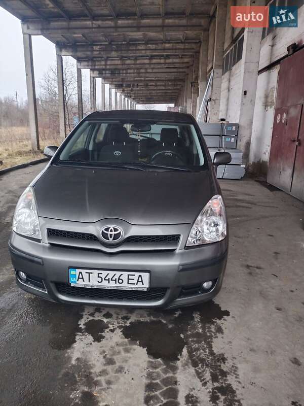 Мінівен Toyota Corolla Verso 2004 в Івано-Франківську