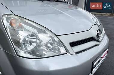 Мінівен Toyota Corolla Verso 2006 в 
