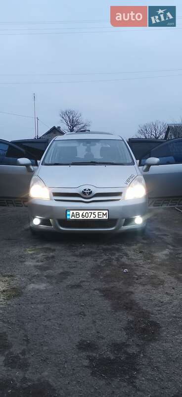 Мінівен Toyota Corolla Verso 2005 в 
