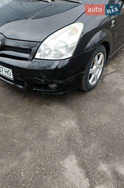 Минивэн Toyota Corolla Verso 2006 в 