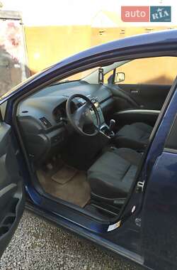 Минивэн Toyota Corolla Verso 2005 в 
