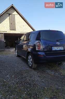 Минивэн Toyota Corolla Verso 2005 в 