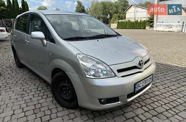 Минивэн Toyota Corolla Verso 2005 в 
