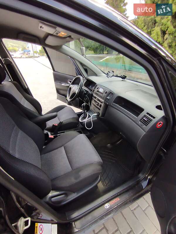 Мінівен Toyota Corolla Verso 2003 в Кременці