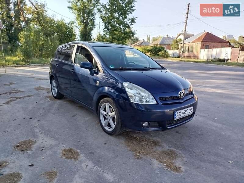 Минивэн Toyota Corolla Verso 2006 в 