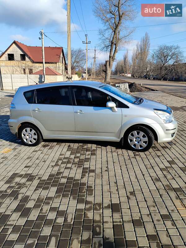 Минивэн Toyota Corolla Verso 2005 в Раздельной