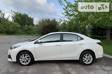 Седан Toyota Corolla 2017 в Днепре