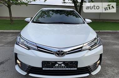 Седан Toyota Corolla 2017 в Днепре