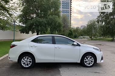 Седан Toyota Corolla 2017 в Днепре