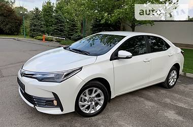 Седан Toyota Corolla 2017 в Днепре