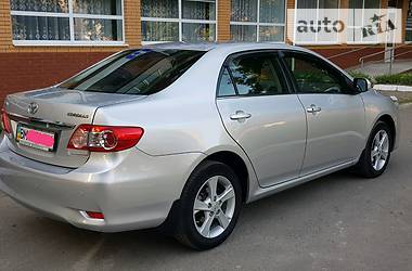 Седан Toyota Corolla 2012 в Ромнах