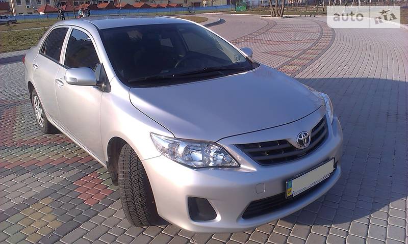 Седан Toyota Corolla 2011 в Львові