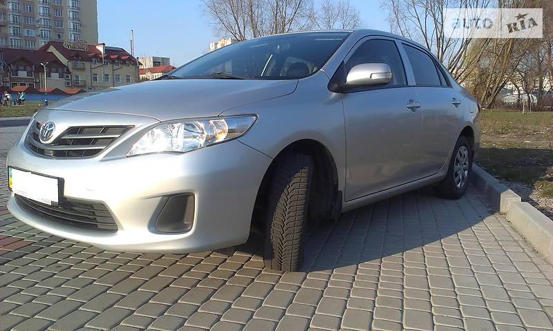 Седан Toyota Corolla 2011 в Львові