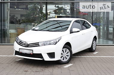 Седан Toyota Corolla 2015 в Киеве