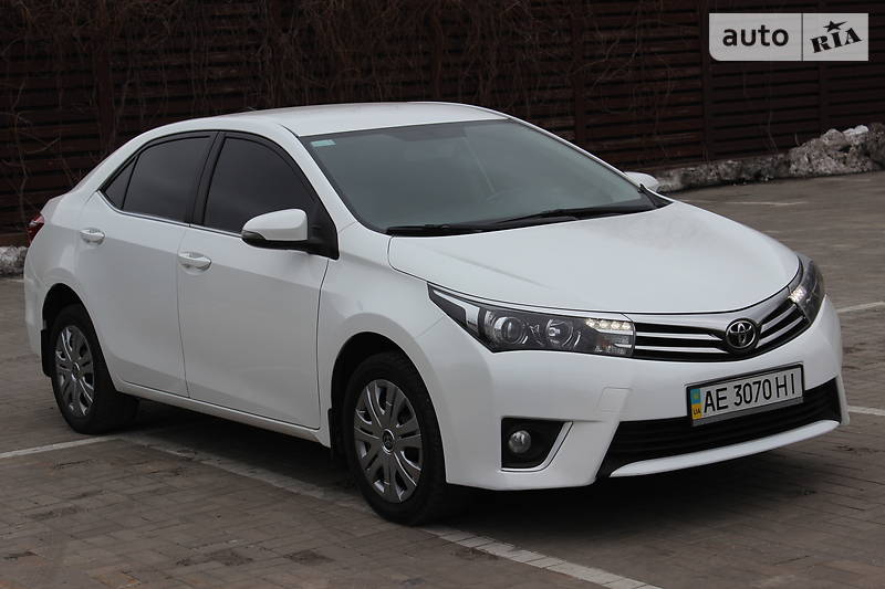 Седан Toyota Corolla 2013 в Днепре