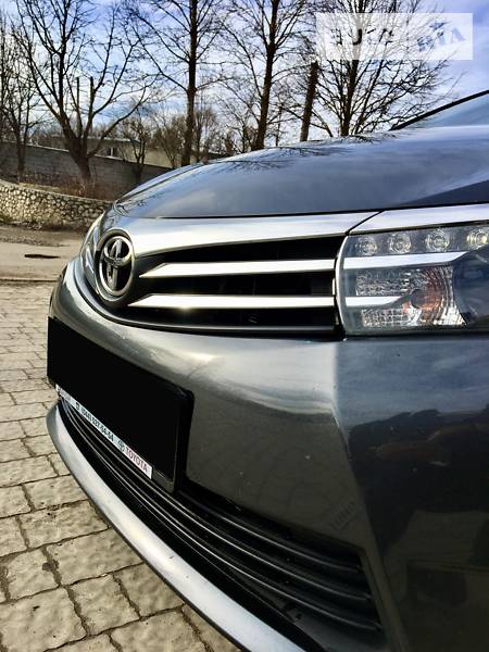 Седан Toyota Corolla 2014 в Тернополе