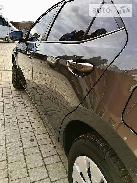 Седан Toyota Corolla 2014 в Тернополе