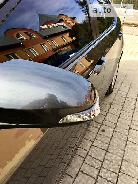 Седан Toyota Corolla 2014 в Тернополе