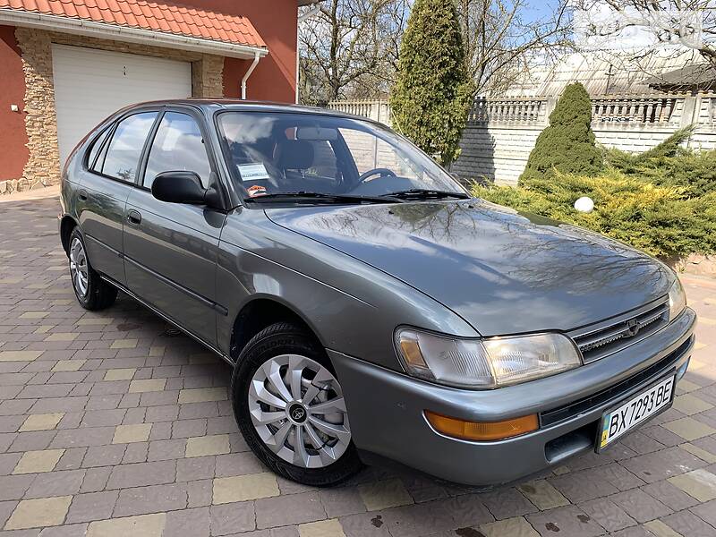 Хетчбек Toyota Corolla 1993 в 