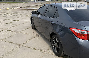 Седан Toyota Corolla 2015 в 