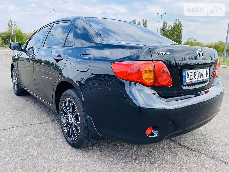 Седан Toyota Corolla 2008 в Кривому Розі