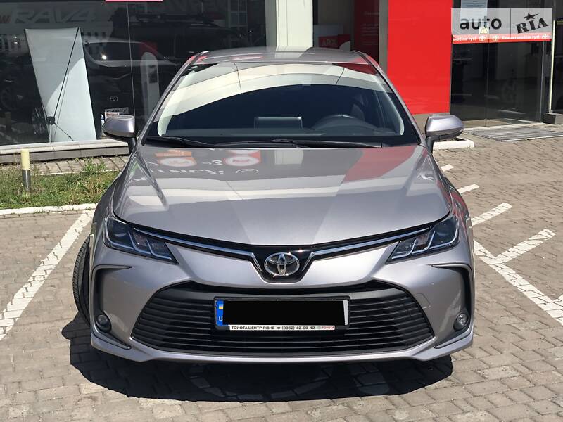 Седан Toyota Corolla 2019 в Рівному