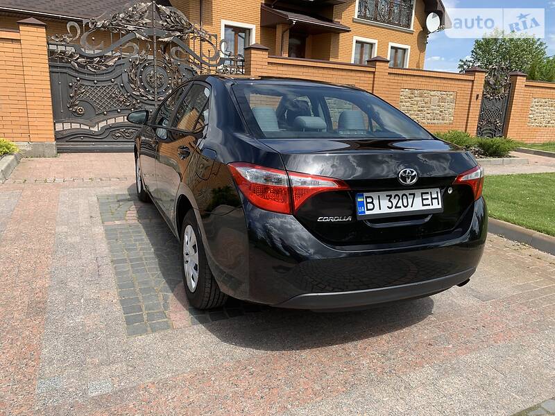 Седан Toyota Corolla 2015 в Пирятині
