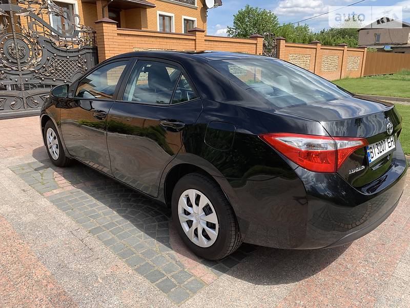 Седан Toyota Corolla 2015 в Пирятині