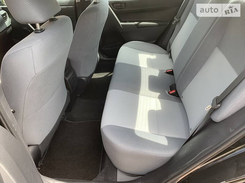 Седан Toyota Corolla 2015 в Пирятині