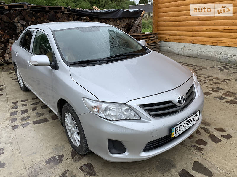 Седан Toyota Corolla 2011 в Львові