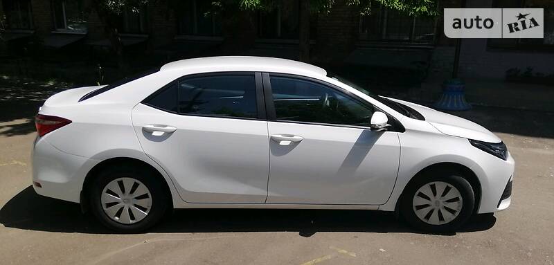 Седан Toyota Corolla 2018 в Києві