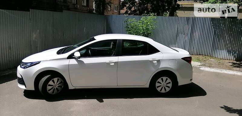 Седан Toyota Corolla 2018 в Києві