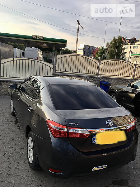 Седан Toyota Corolla 2014 в 