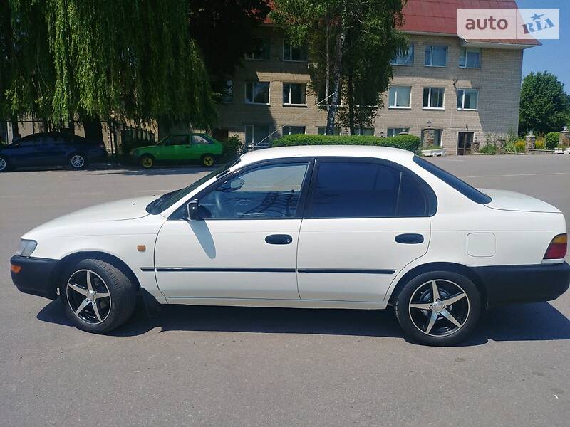Седан Toyota Corolla 1993 в Калинівці