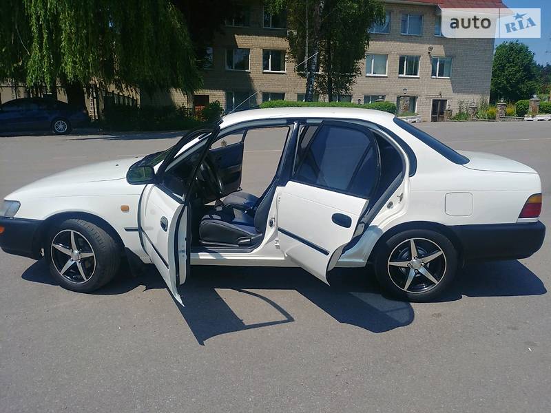 Седан Toyota Corolla 1993 в Калинівці