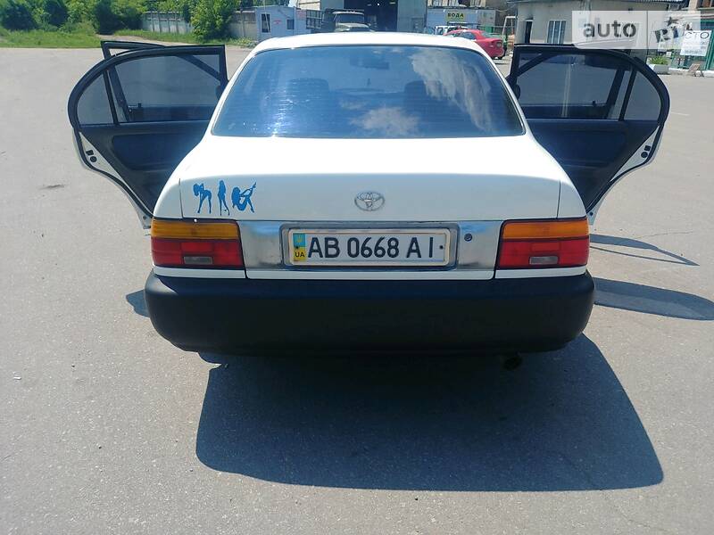 Седан Toyota Corolla 1993 в Калинівці