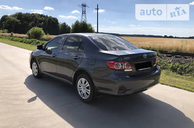 Седан Toyota Corolla 2013 в 
