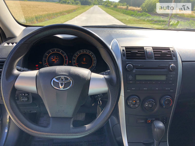 Седан Toyota Corolla 2013 в Києві