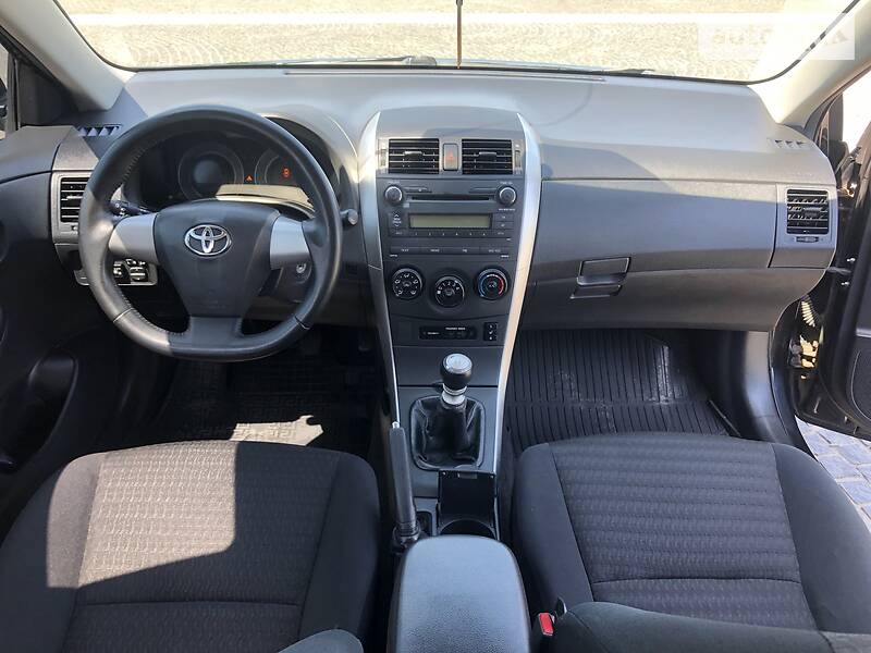 Седан Toyota Corolla 2011 в Дніпрі