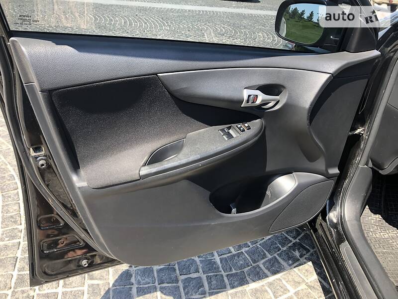 Седан Toyota Corolla 2011 в Дніпрі
