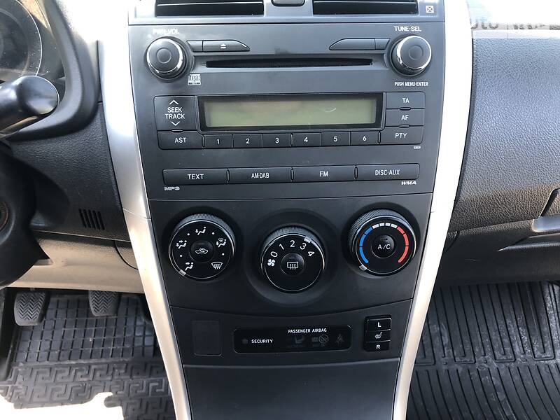 Седан Toyota Corolla 2011 в Дніпрі