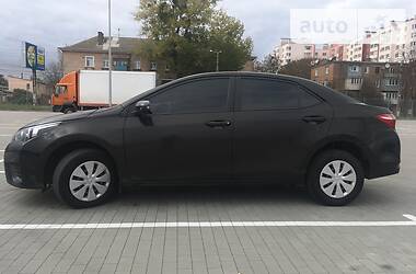 Седан Toyota Corolla 2015 в Виннице