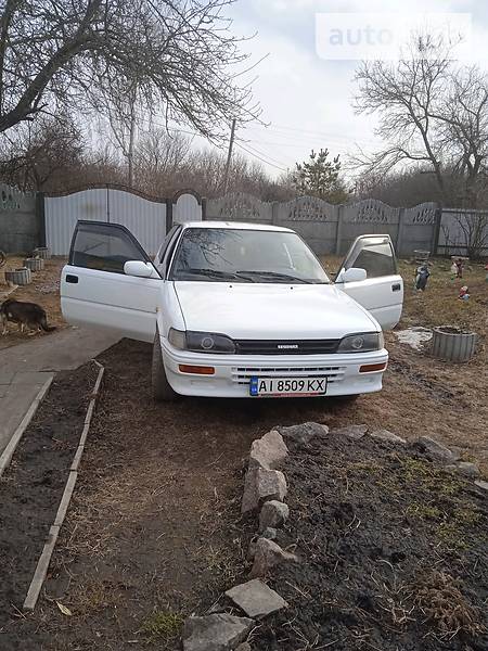 Хэтчбек Toyota Corolla 1987 в 
