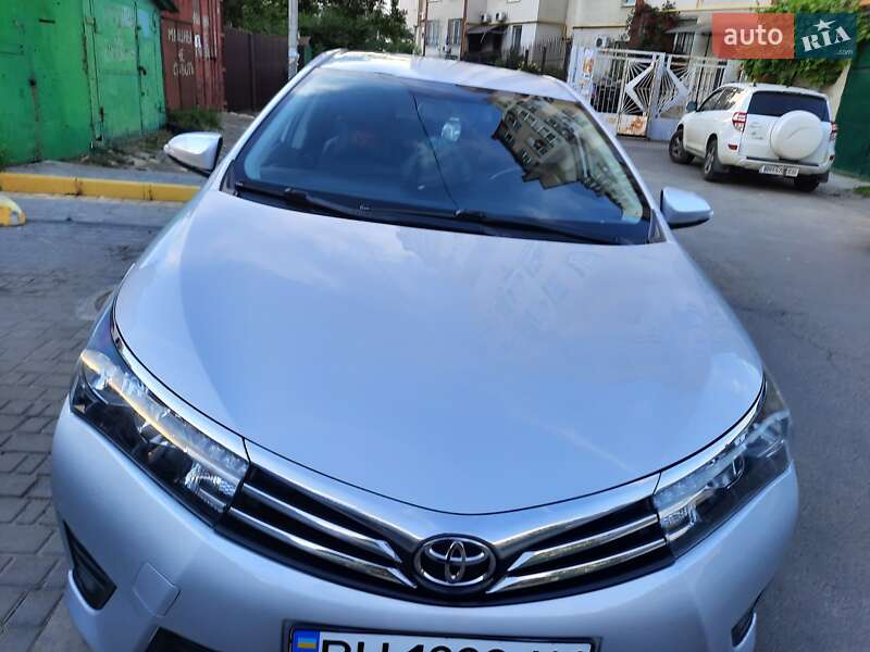 Седан Toyota Corolla 2015 в Одесі